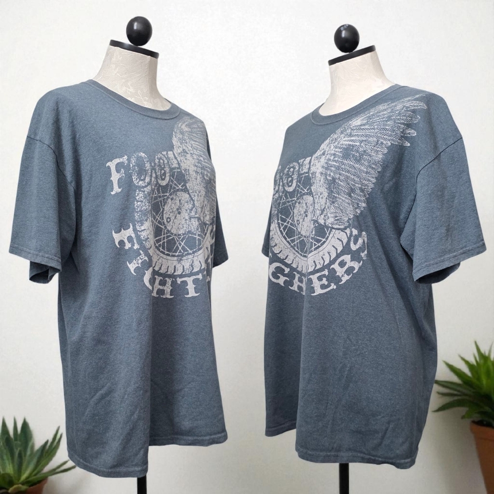 Foo Fighters Rock-n-Roll Blue Gray Graphic Tee with Winged Design Logo Unisex - Picture 2 of 5